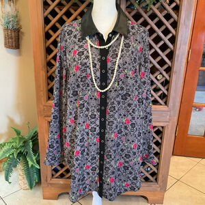 Torrid Betsey Johnson Womens size 0 Skull Roses Button Down Goth Vamp Tunic